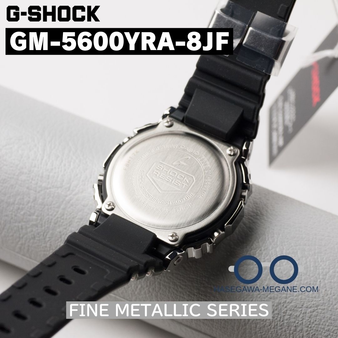 G-SHOCK gm-5600yra-8 ファインメタリック シルバー 黒ｘレッド 裏蓋からバンド裏