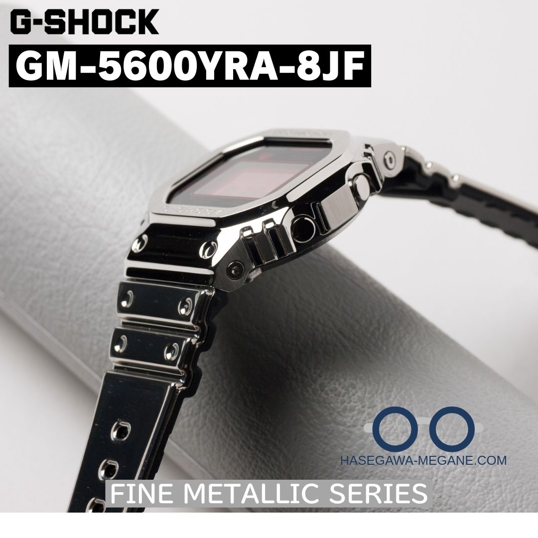 G-SHOCK gm-5600yra-8 ファインメタリック シルバー 黒ｘレッド ケース横からバンドへ