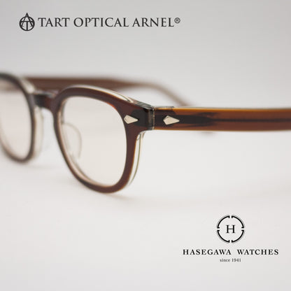 フロント部とヨロイを繋ぐパーツはダイヤ型鋲。特徴的なアーネルのアイデンティティ