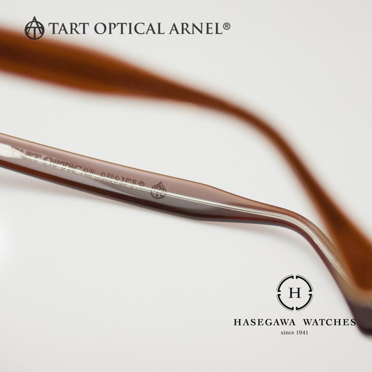 テンプルに刻印されたブランド名とロゴマーク刻印のズーム写真