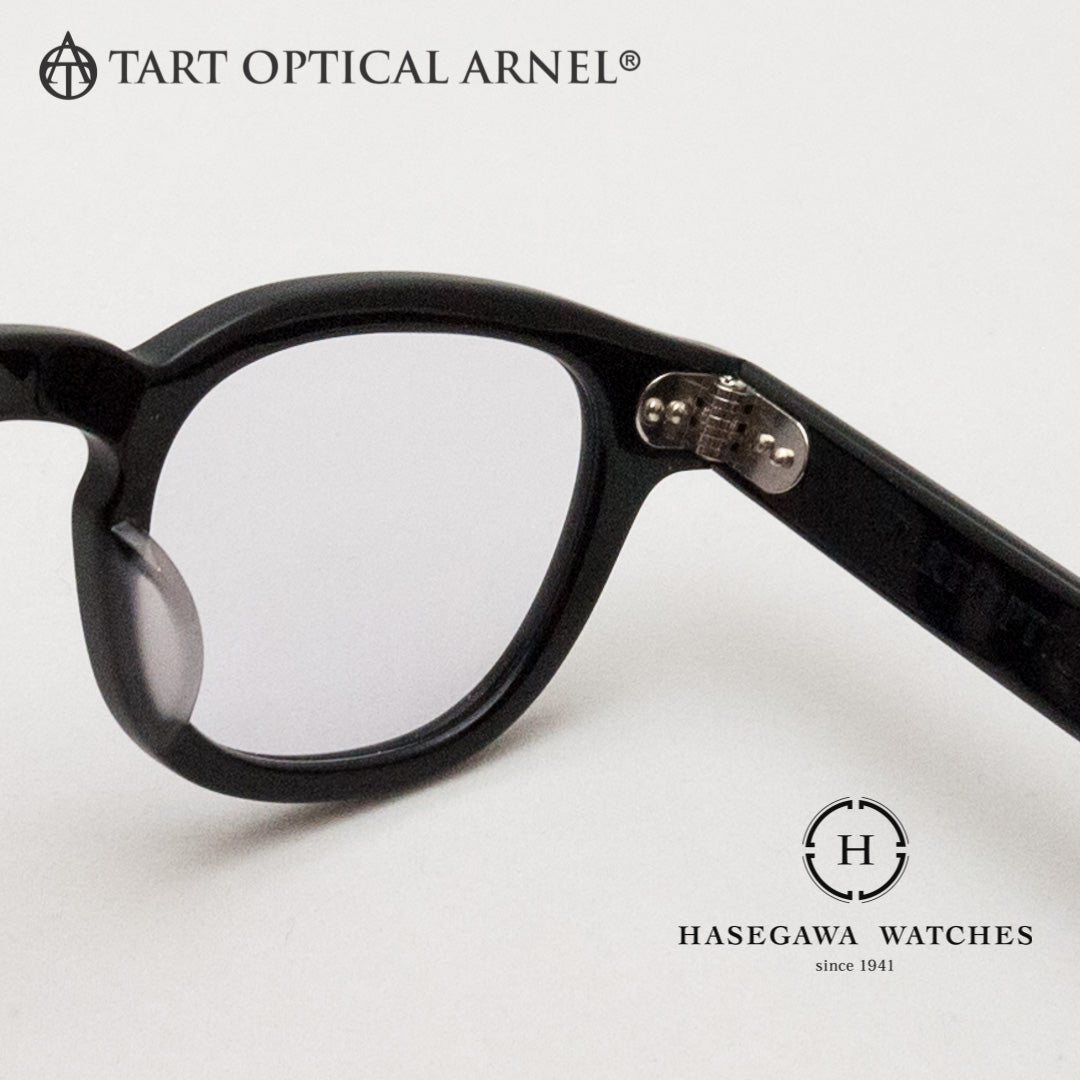 7枚蝶番を裏側から撮影したウェリントン型メガネ