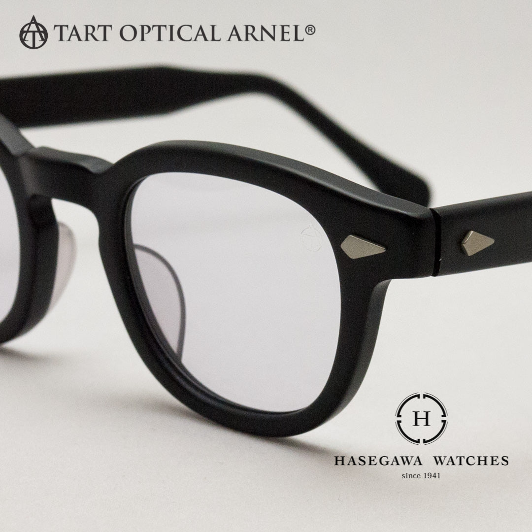 マットブラックに映えるダイヤモンド鋲のズーム写真 鯖江産メガネ