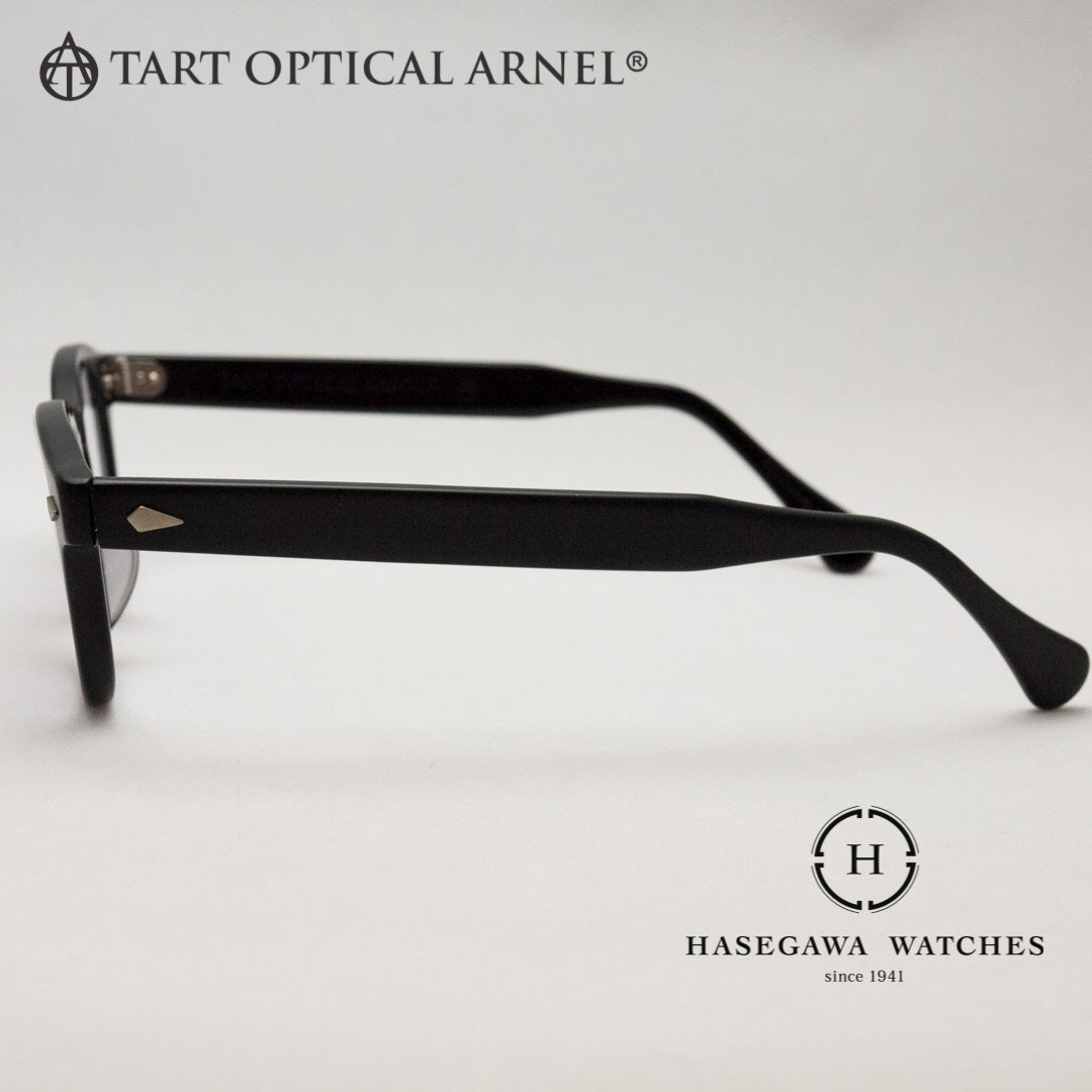 テンプル外側の装飾 特徴的なダイヤモンド鋲が付いた復刻メガネ