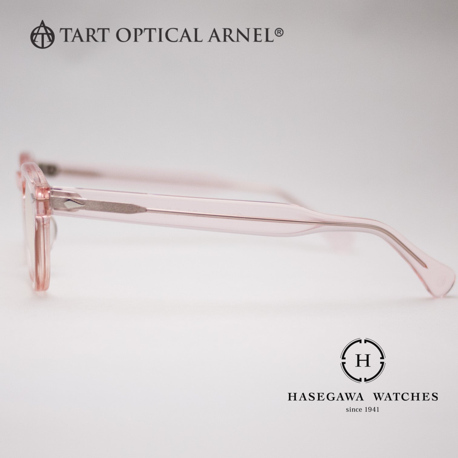 テンプル芯が透けるクリアピンクのサイド写真。