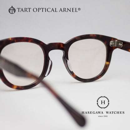 鼻が低い日本人でも掛けやすい盛り高のノーズパッドと高品質な7枚蝶番採用の鯖江産メガネ