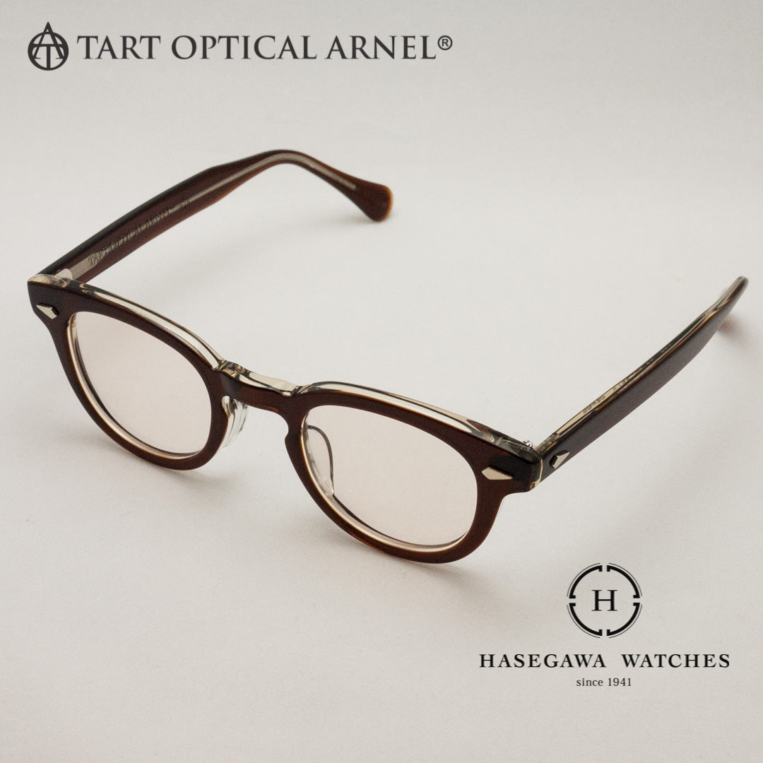 表がブラウン、裏がクリアの異なるカラーを張り合わせたブラウンクリアのメガネ写真