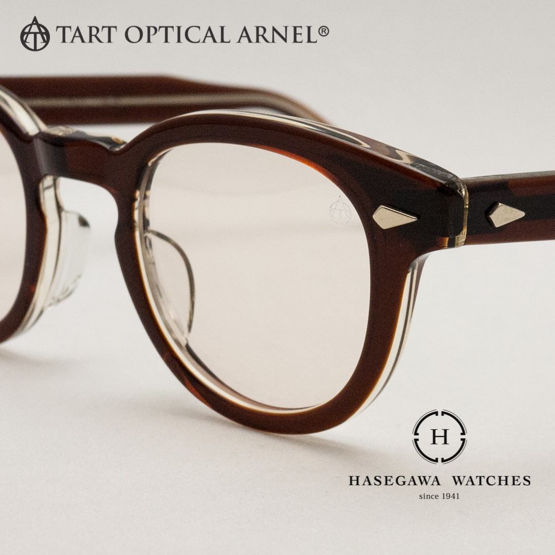 フロントとサイドのヒンジプレートを固定するためにダイヤ型鋲を使用