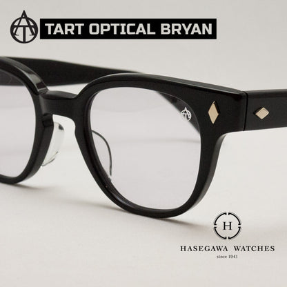 ブライアンにもダイヤ型のスタッズが採用。デモレンズにタートオプティカルアーネルのロゴマーク