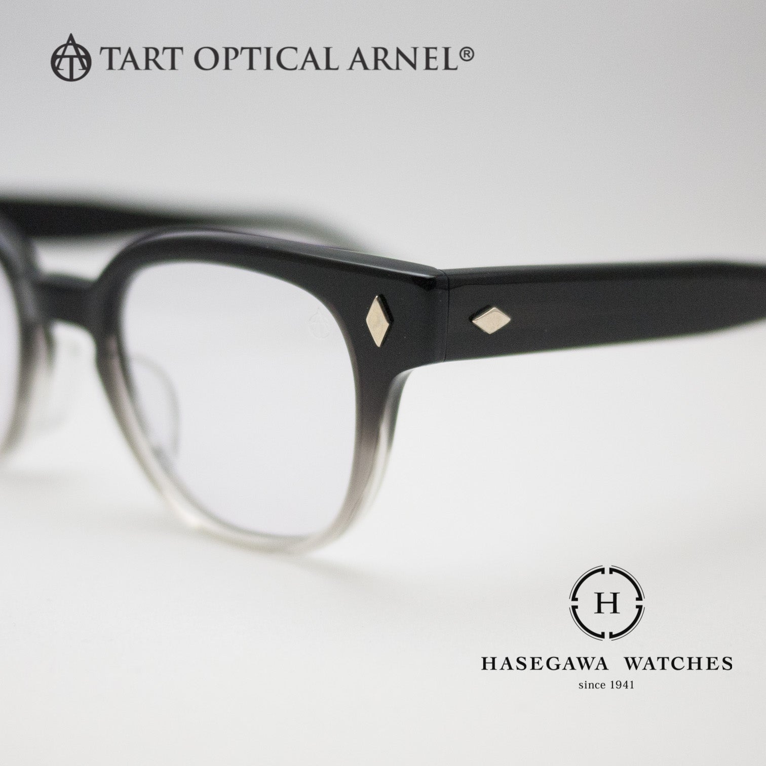 ダイヤモンド型鋲でつ繋がれたフロントとヨロイ。