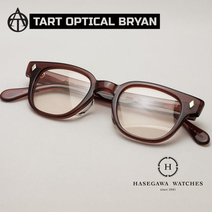 明るめブラウンカラーのブライアン斜め正面アングルの写真